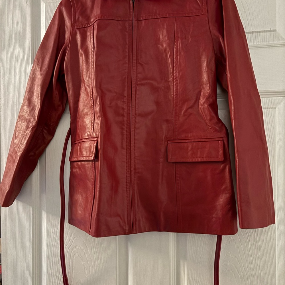 Express Red Leather Jacket with Tailored Design